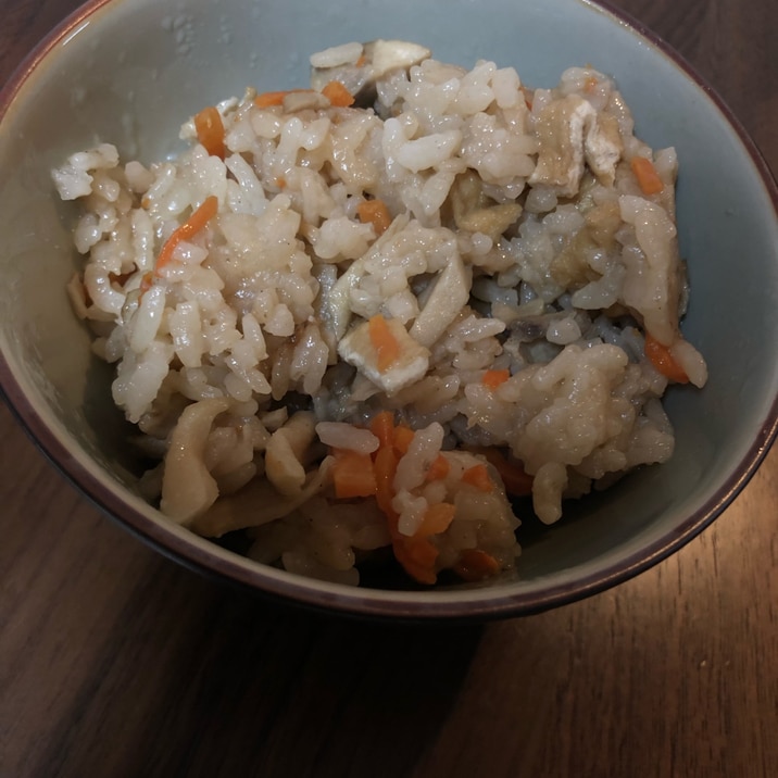 調味料3つ シンプル炊き込みご飯 レシピ 作り方 By きなこ0430 楽天レシピ 調味料3つ シンプル炊き込みご飯 レシピ 作り方 By きなこ0430 楽天レシピ